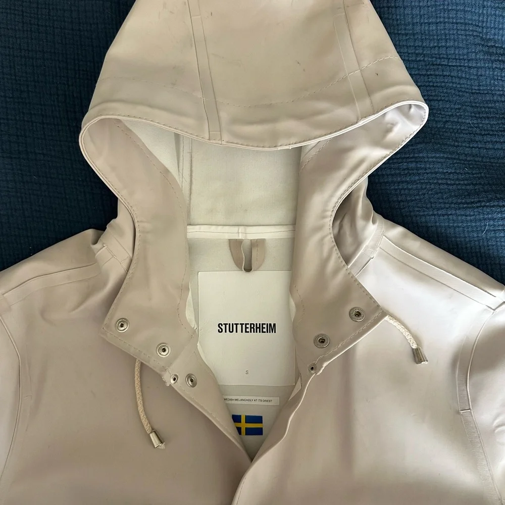 Stutterheim Light Sand Hooded Raincoat - Picture 3 of 7